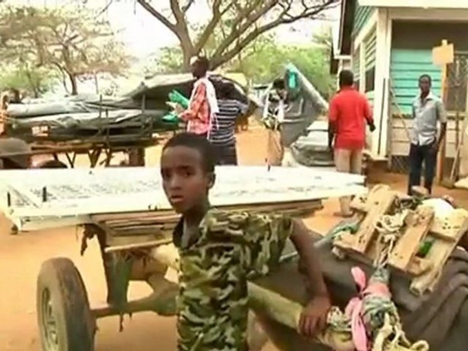 Somali refugees flood Kenya