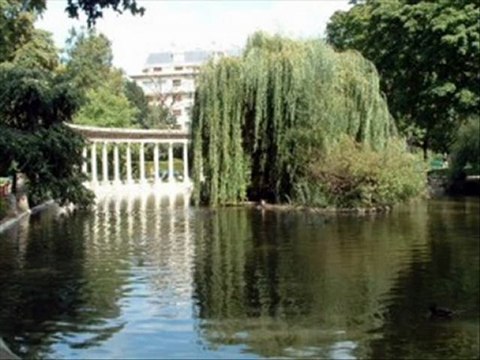 Paris au mois d'aout- Charles Aznavour