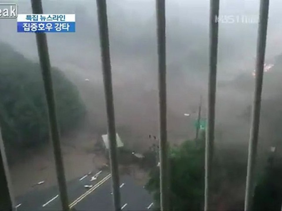 Amateur Video Captures Erdrutsch in Seoul
