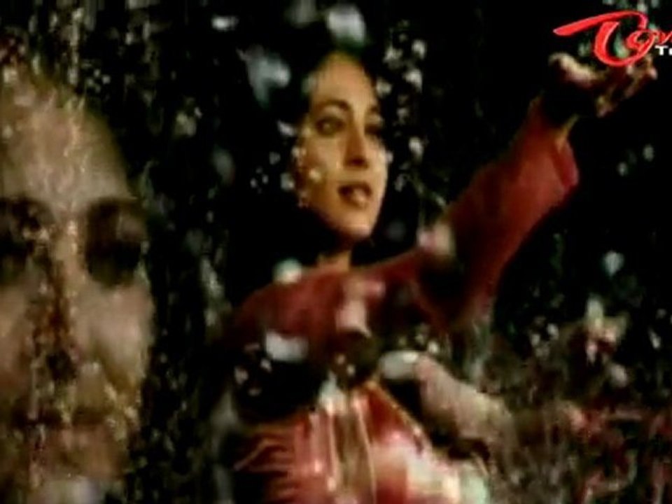 Naanna - Vikram - Anushka - Veliginadoka Vaanavillu Song Promo