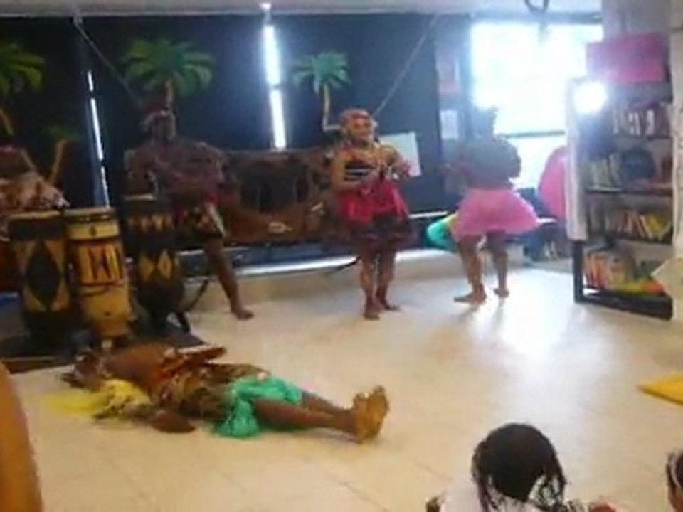 La poetesse Nathy Ebriet quinzaine Enfant africain