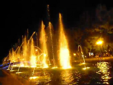 Gürcüstan / Batum'daki suyun dansı...