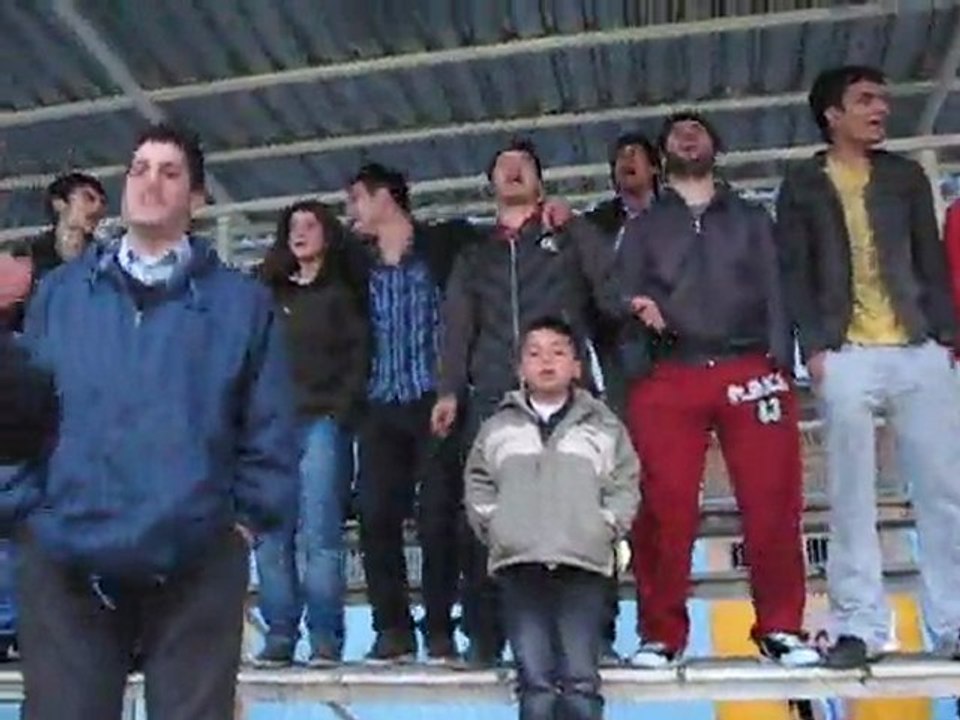 İST. KEMAH SPOR  TARAFTAR AZ AMA YÜREKLERİYLE BÜTÜN TRİBÜNÜ DOLDURUYORLAR