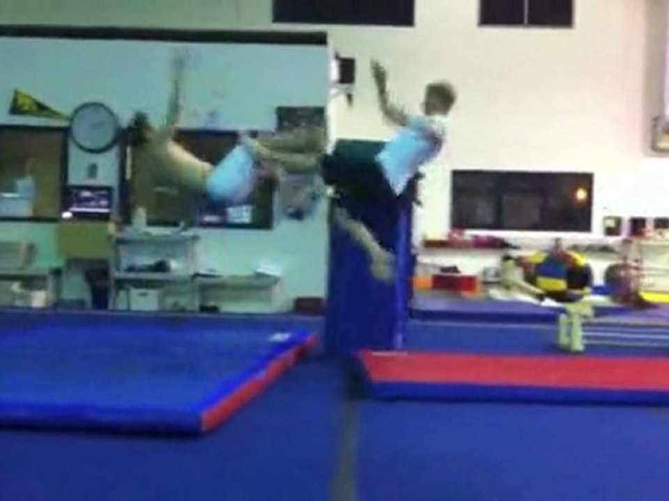 Abziehen einer Fuß-To-Foot Backflip Fail