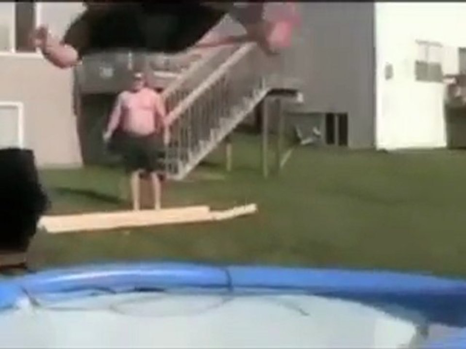 Hausgemachte Wasserrutsche Fail