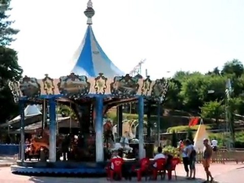 Le carrousel - Le Creusot en Bourgogne - Parc des Combes