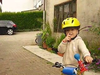 mimil et son po'd'chambre sur la tête