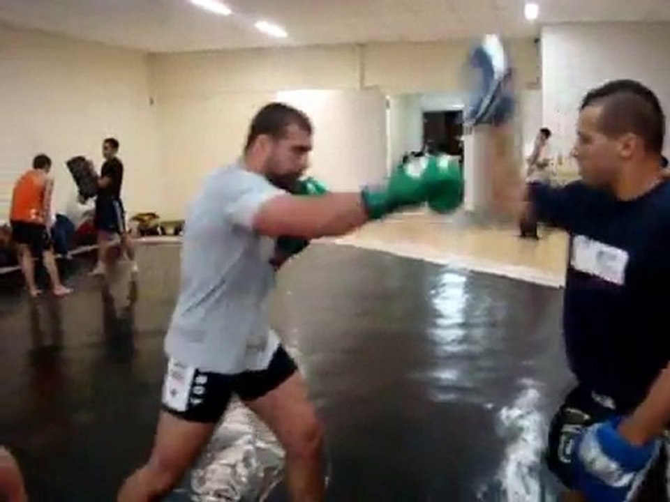 Mauricio Shogun Rua train veio
