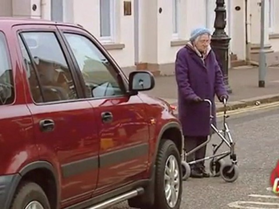 Omas foppen die Autofahrer