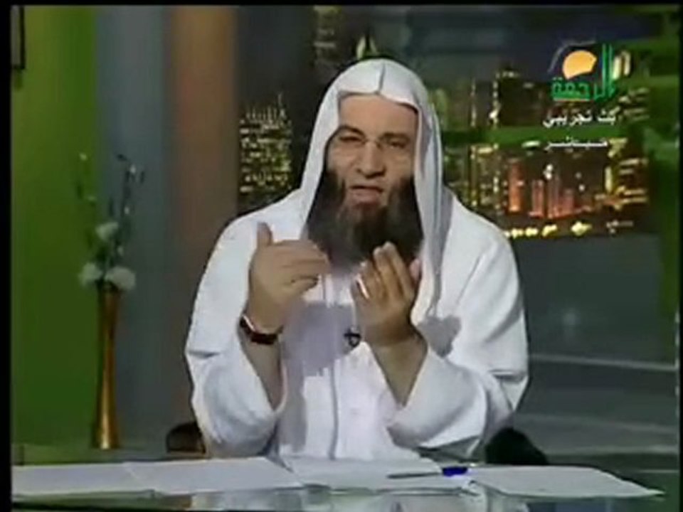 حمل المصحف اثناء صلاة التراويح؟؟؟