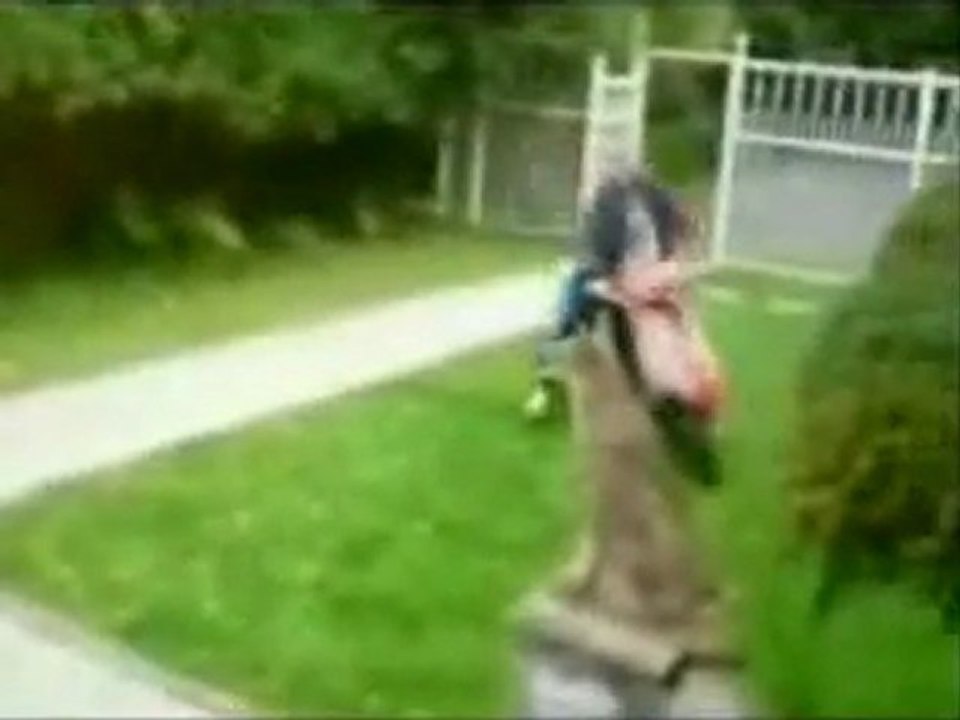 0376 - Mémé fait du scooter