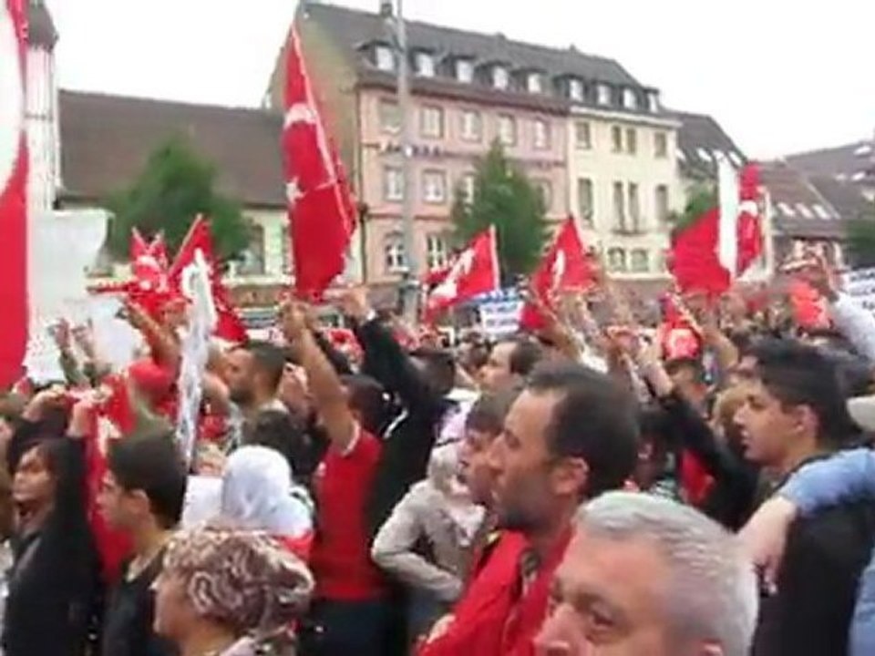 SEHITLER ÖLMEZ VATAN BÖLÜNMEZ III