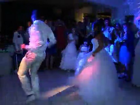 ouverture de bal surprise (amazing wedding first dance)