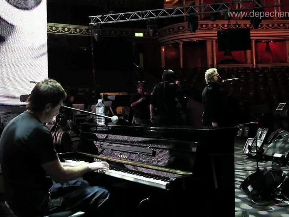 Depeche Mode (Somebody) Royal Albert Hall 2010 (HD)