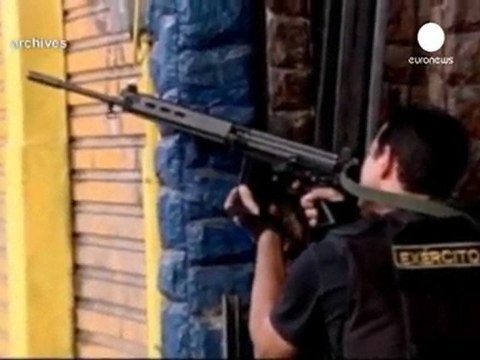 Brasile, rose a Copacabana per vittime violenza