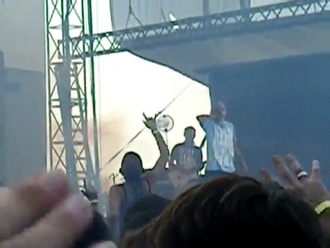 Keny Arkana - On doit redevenir humain Festival Emmaüs Pau 2011