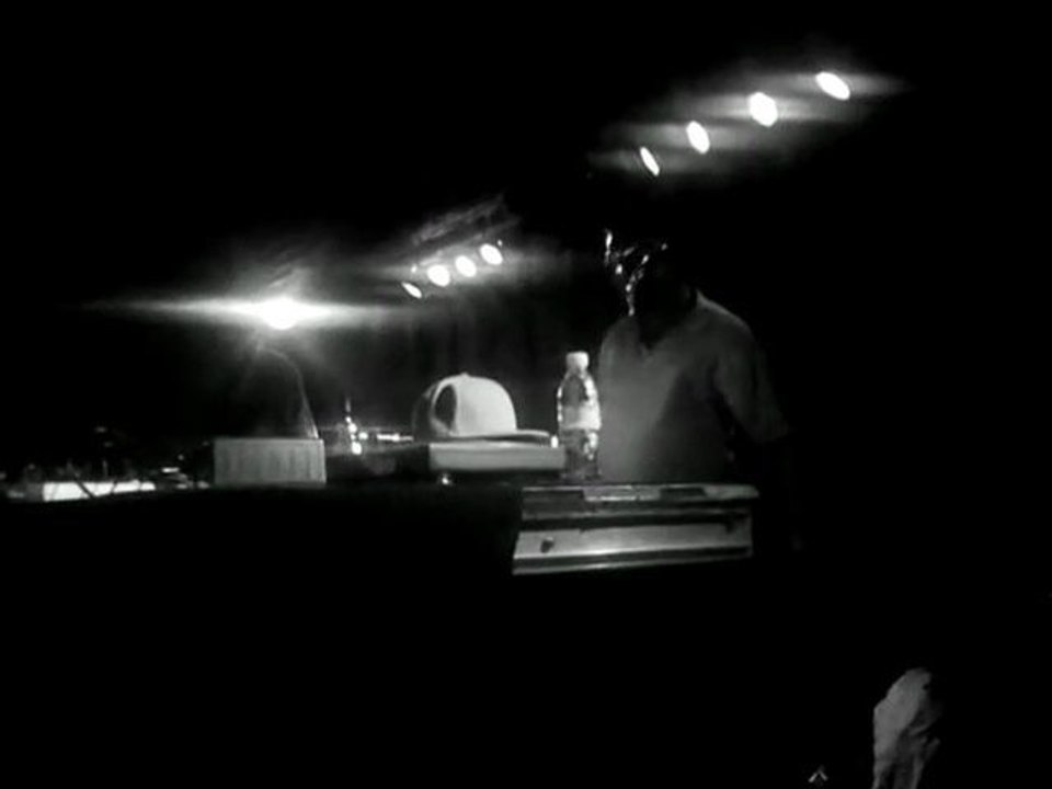 MF Doom (4 5) - Paris 12.02.2011 @ La Bellevilloise   - YouTube