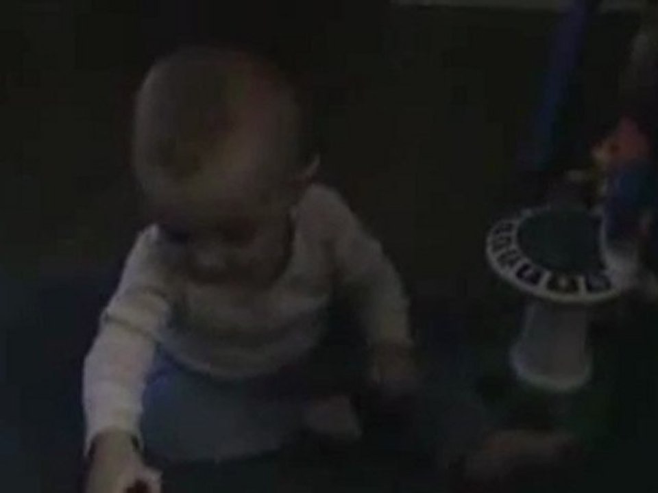 0378 - Bébé a peur de son pet