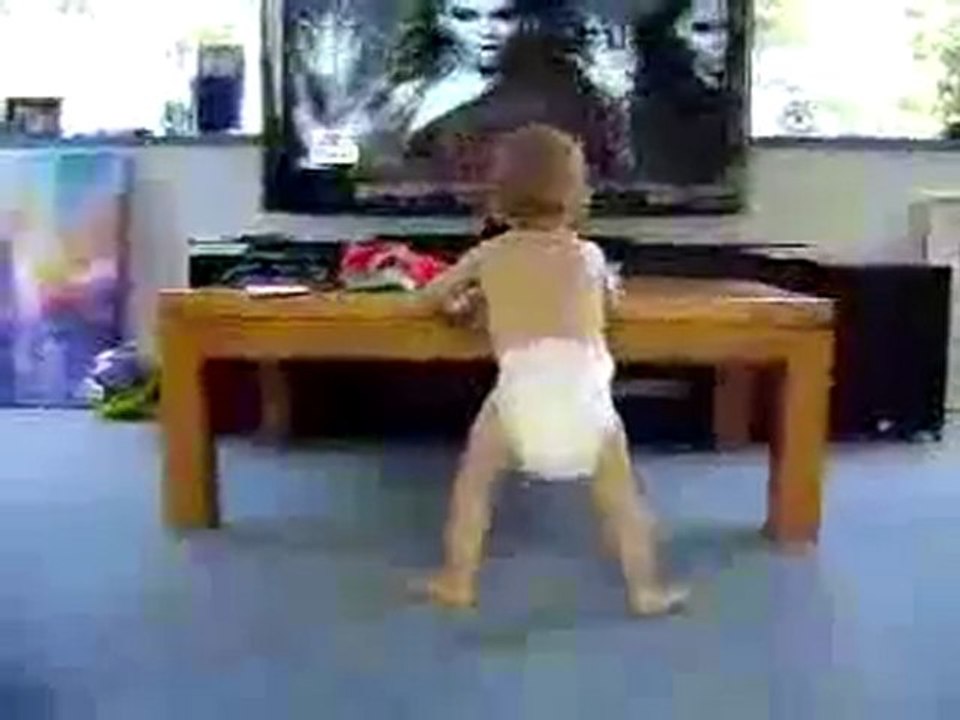0379 - Bébé danse sur le Single Ladies de Beyoncé