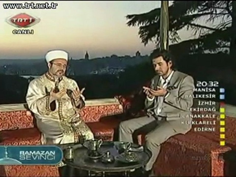 İLK İFTAR EZANI ve DUASI Adem Karabey Ramazan 2011 TRT