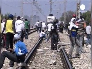 İtalya’da öfkeli göçmenler polisle çatıştı