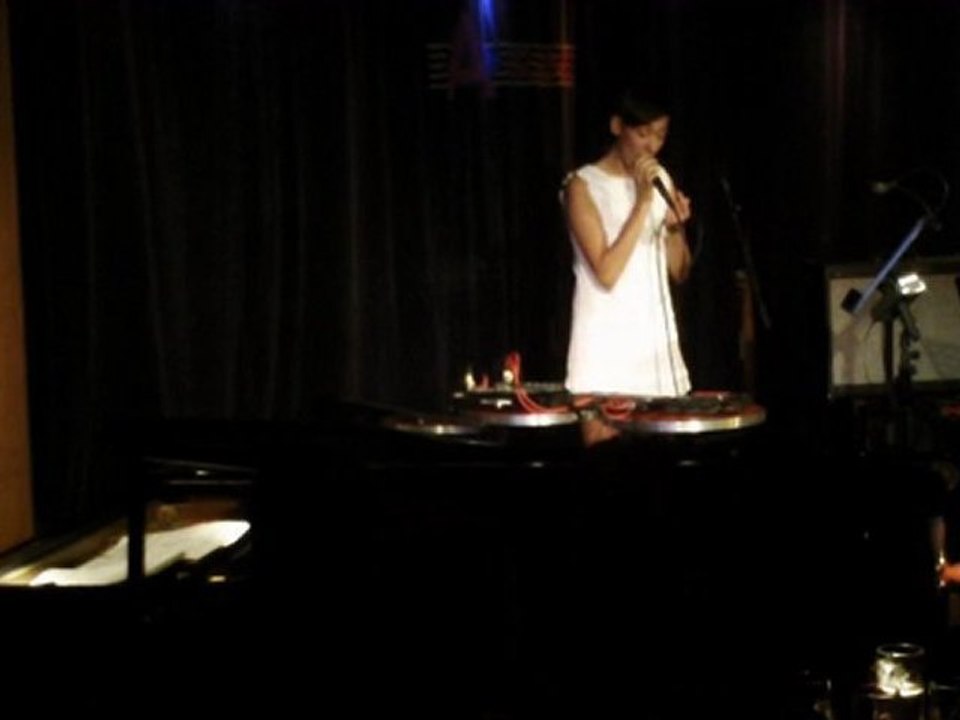 yelena k. (voc) + andreas schmidt (p) @ a-trane, berlin on 1st of august 2011