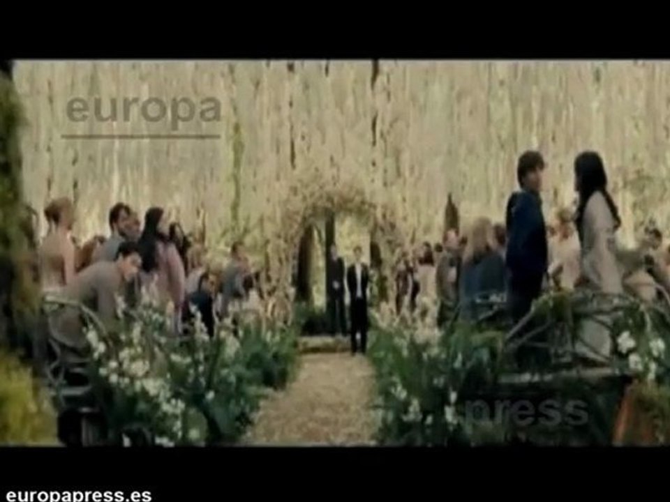 Detalles sobre vestidos de Kardashian y Stewart