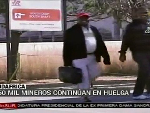 Continúa huelga de mineros en Sudáfrica
