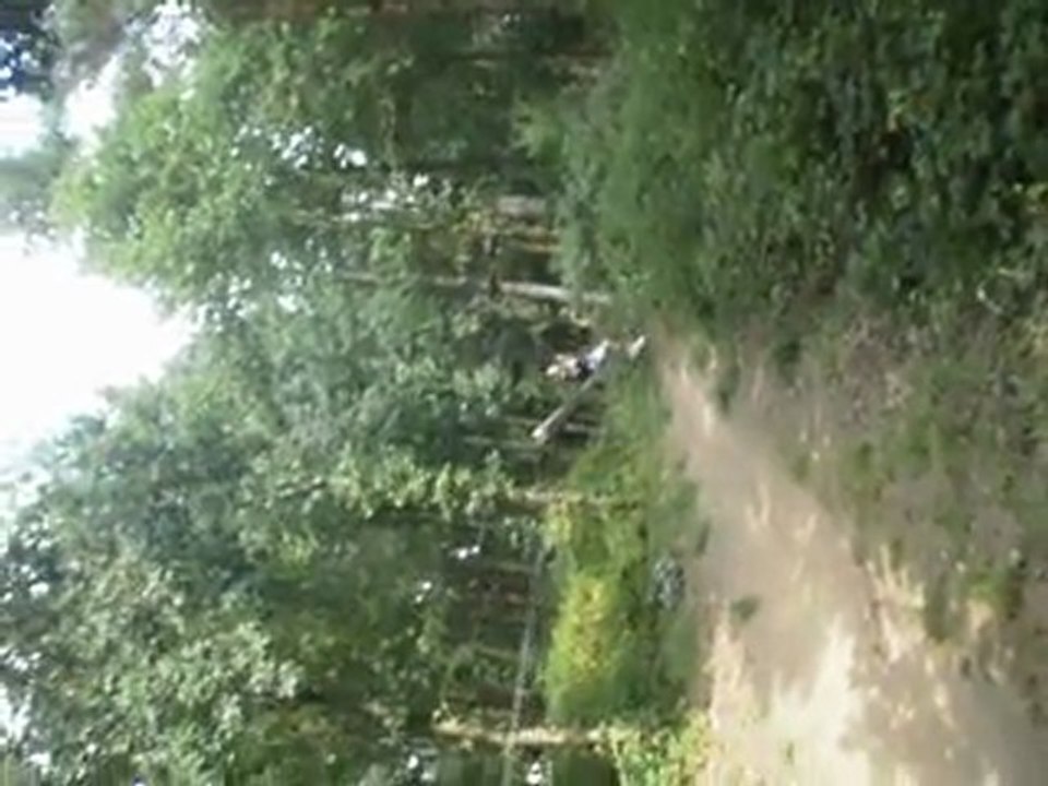 Flash Gordon sur la tyrolienne!