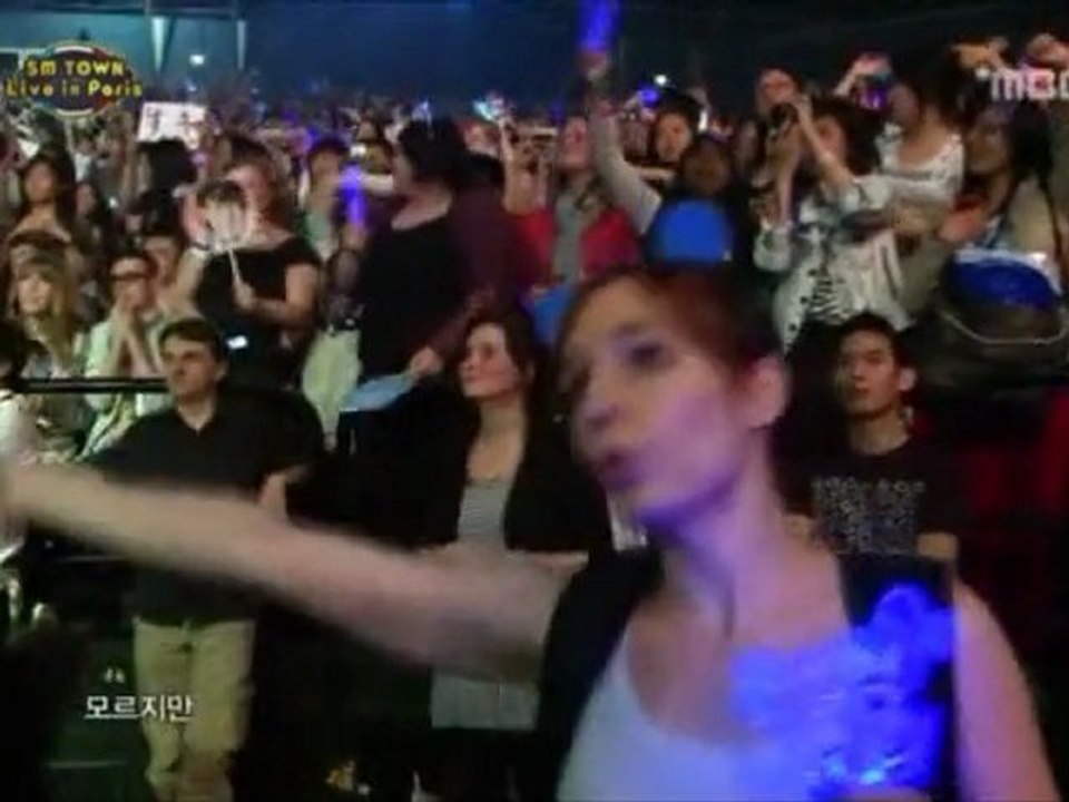 SHINee - Stand By Me @ SM Town Paris