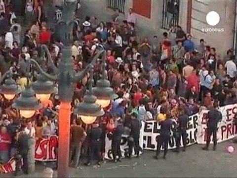 Indignados alla carica a Puerta Del Sol