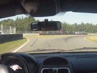 Lohéac le 31 juillet 2011 en clio RS1 avec le BCS team. Vue int 1