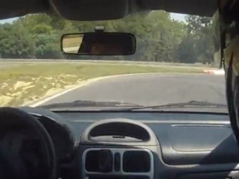 Lohéac le 31 juillet 2011 en clio RS1 avec le BCS team. Vue int 2