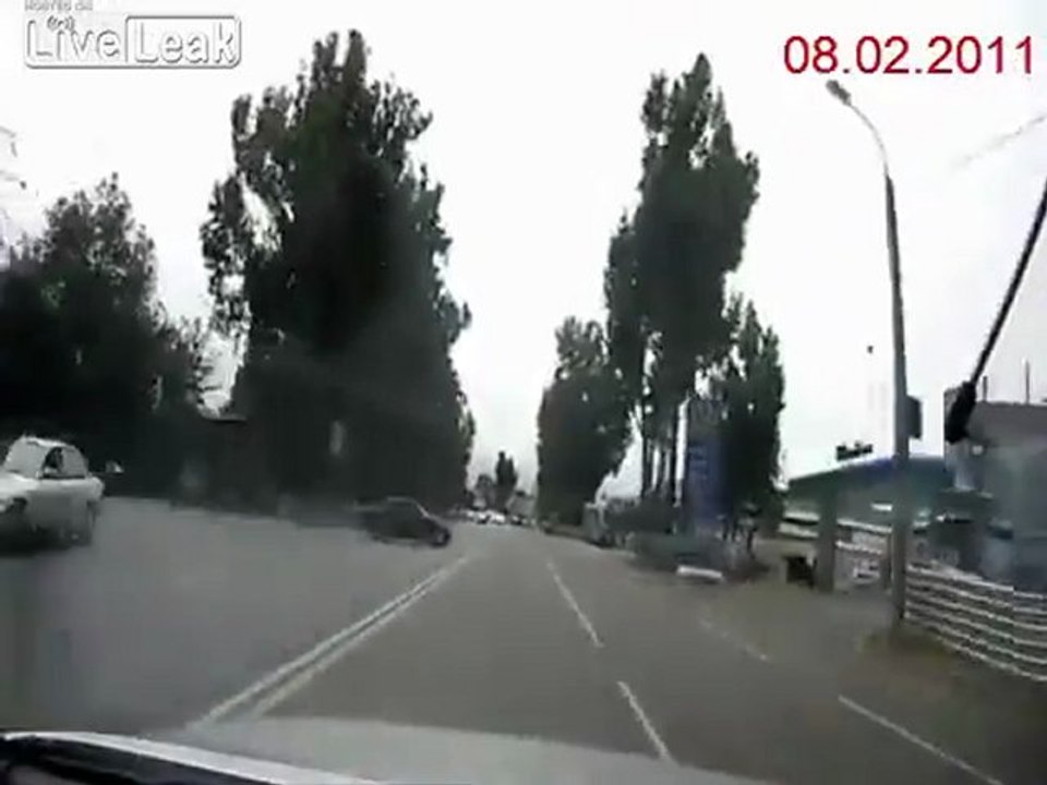 CRASH - Perfekt mit dem Auto überschlagen