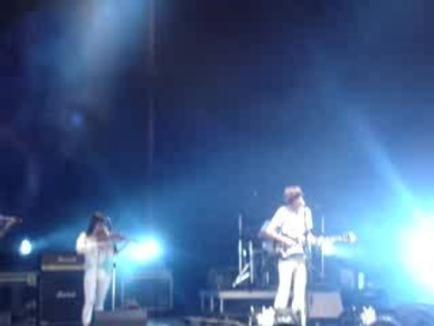 Concert de Islands aux Eurocks