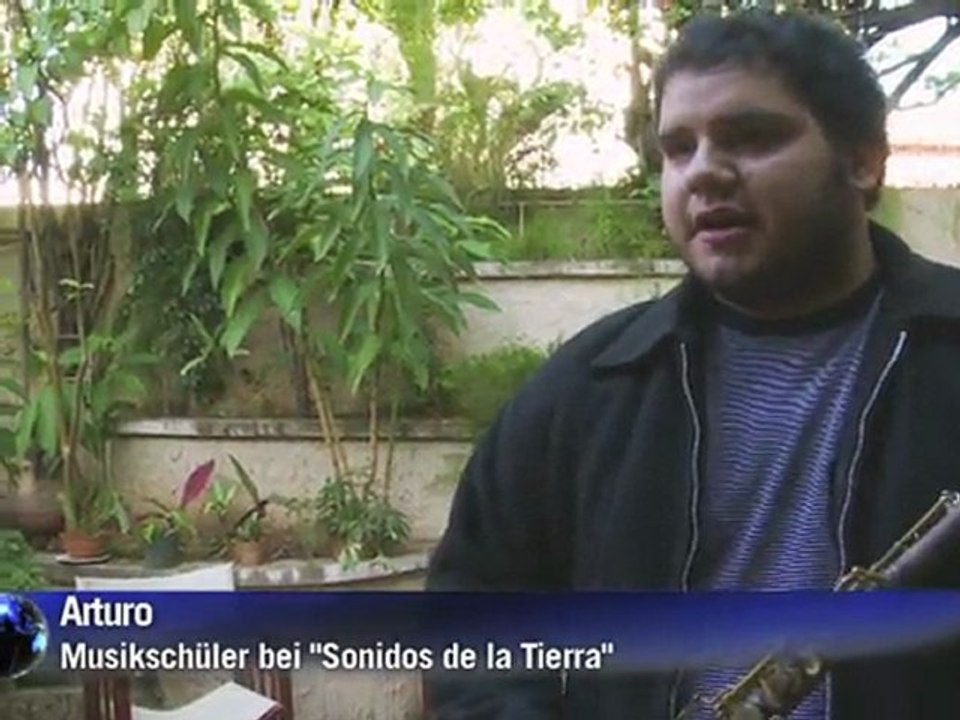 Majestätische musik auf instrumenten aus müll