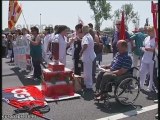 Médicos y pacientes cortan carreteras en Barcelona