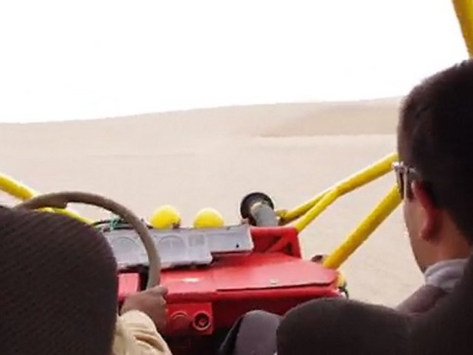 Buggy dans les dunes à Huacachina