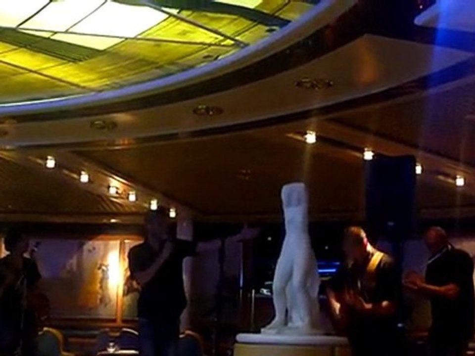 Fabien Sacco chante Mon petit appartement à bord du Girolata le 10 juillet 2011