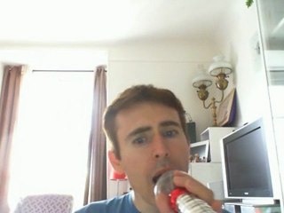 Wiwi égratigne "elle vit sa vie"