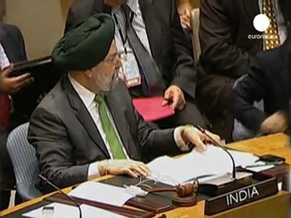Siria: Assad concede multipartitismo
