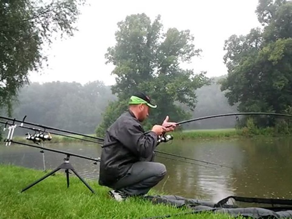 départ carpe en direct avec une belle mémére