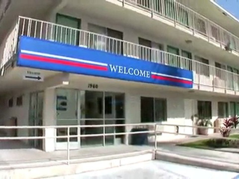 MOTEL 6 SAN BERNARDINO NORTH Video Tour