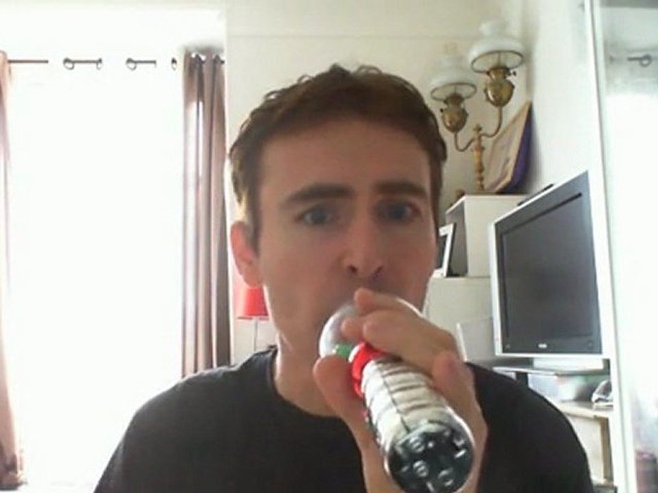 Wiwi égratigne "la menteuse" de Carmen Maria Vega