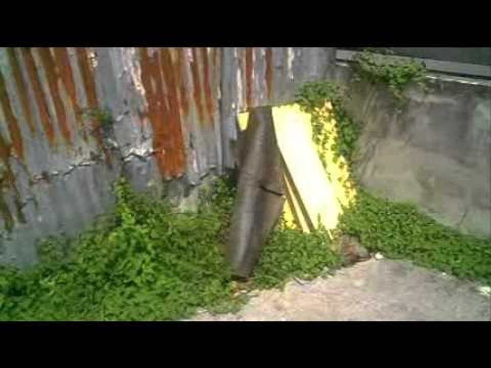 Aversa - Rifiuti speciali vicino cassonetti in Via Tristano