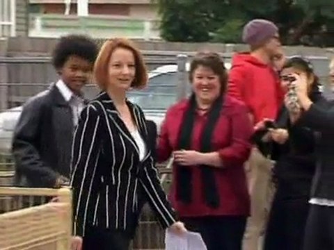 US loses its AAA credit rating for first time