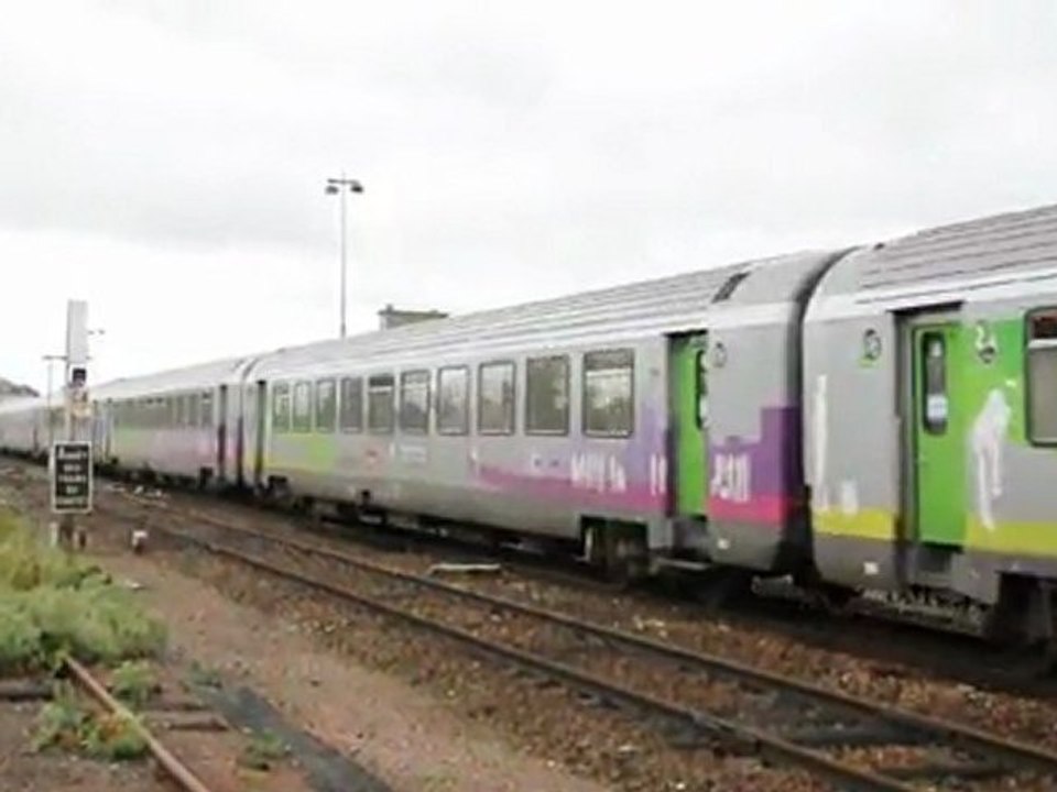 LUCON - TRAIN SNCF BORDEAUX QUIMPER - DEPART DE LUCON - 06 AOUT 2011