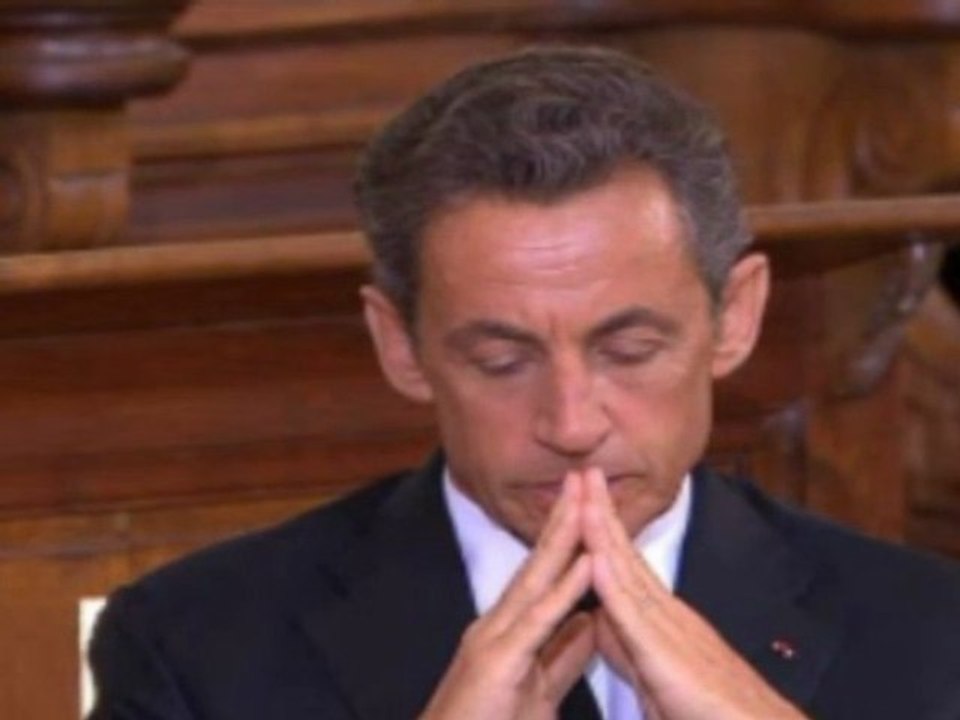 SARKOZY EN PRièRE