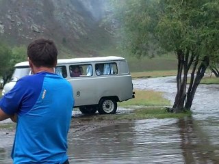 mongolie- (4)-riviere en crue dans le khangai