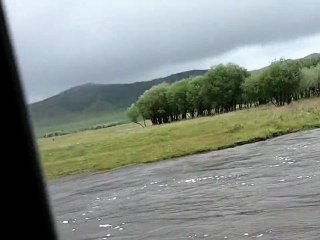 mongolie- (5)-traversee de la riviere en crue dans l arkhangai